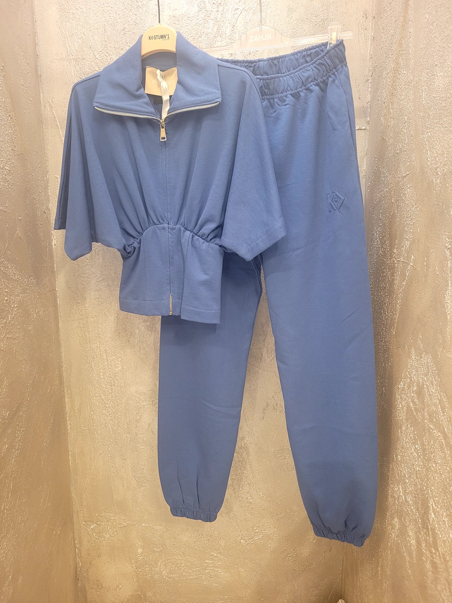Felpina con zip Kostumn