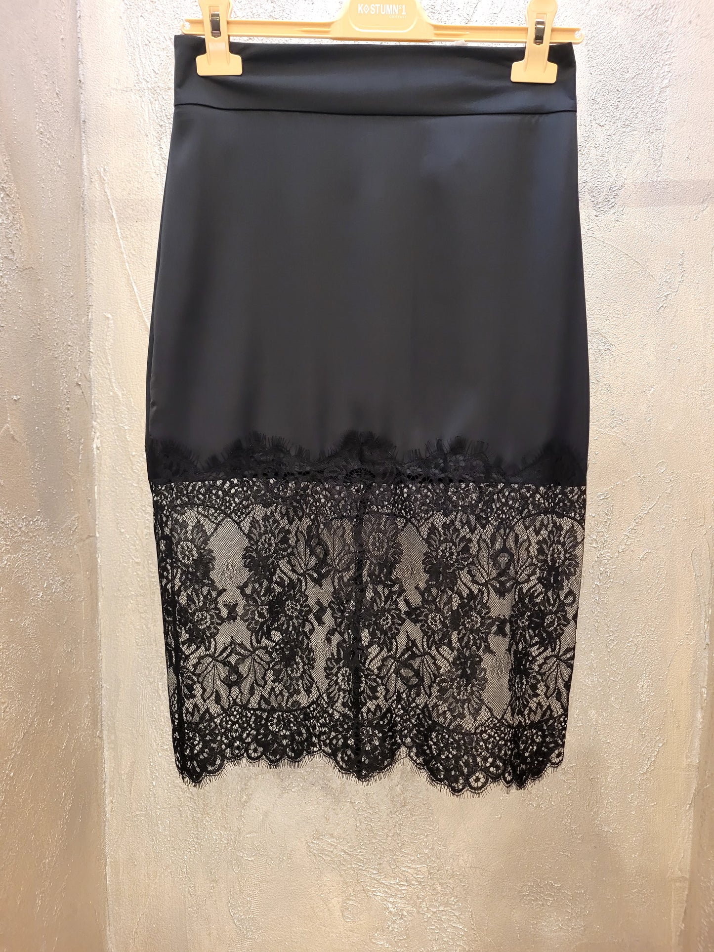 Gonna con pizzo Kostumn