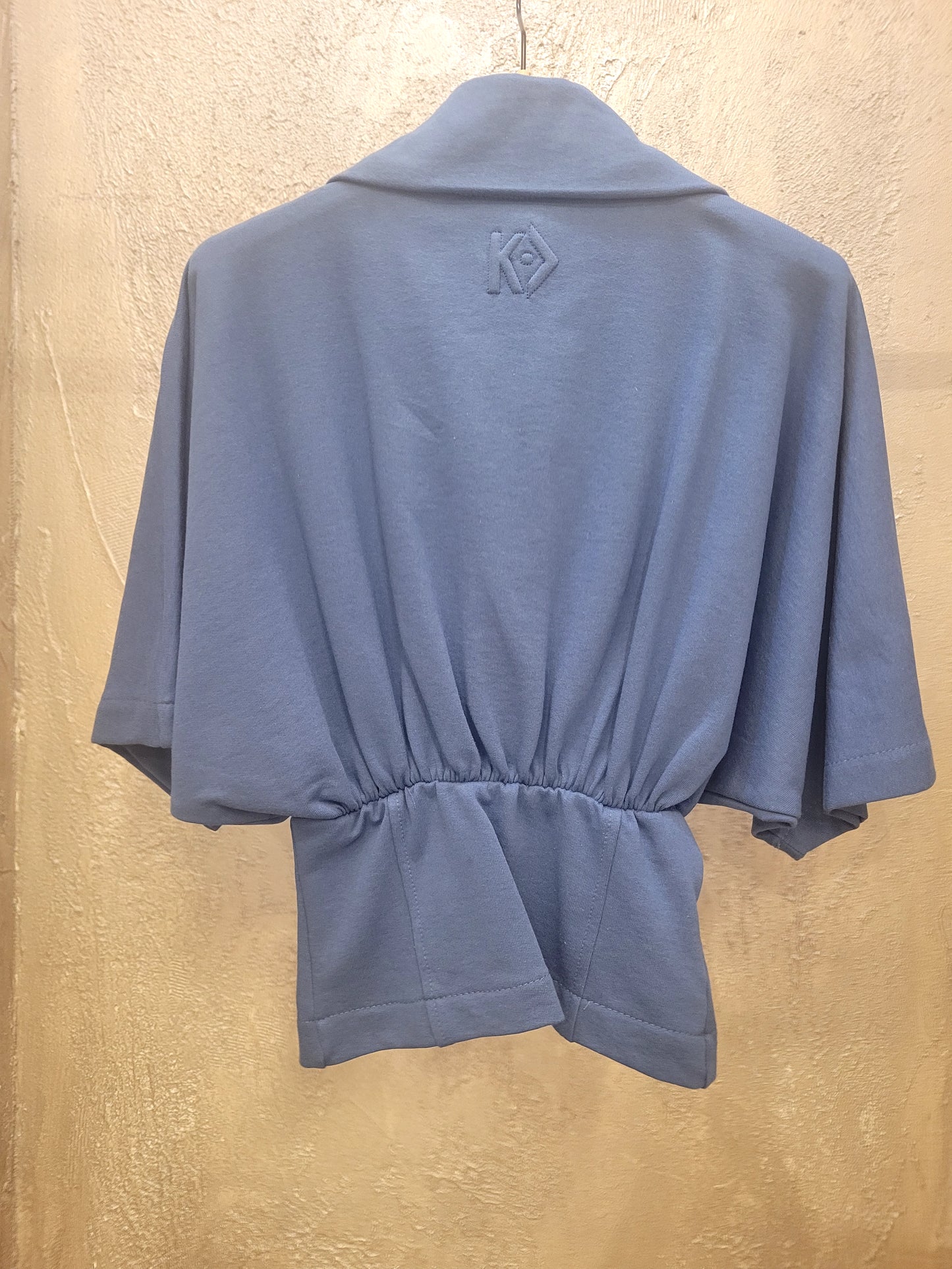 Felpina con zip Kostumn