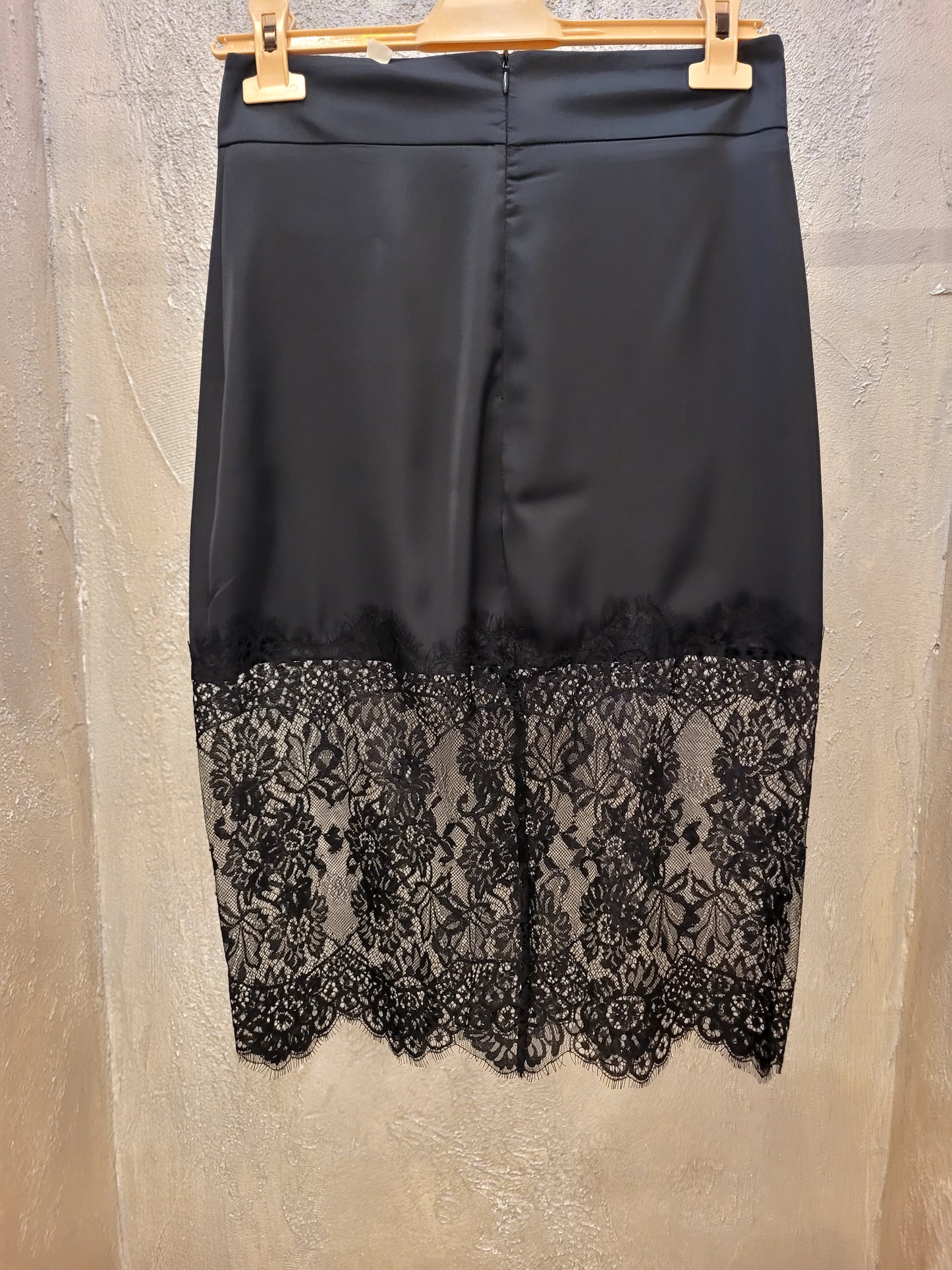 Gonna con pizzo Kostumn